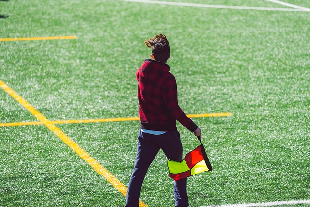 荷兰足协查实第一例假球行为 荷甲前球员遭禁足.